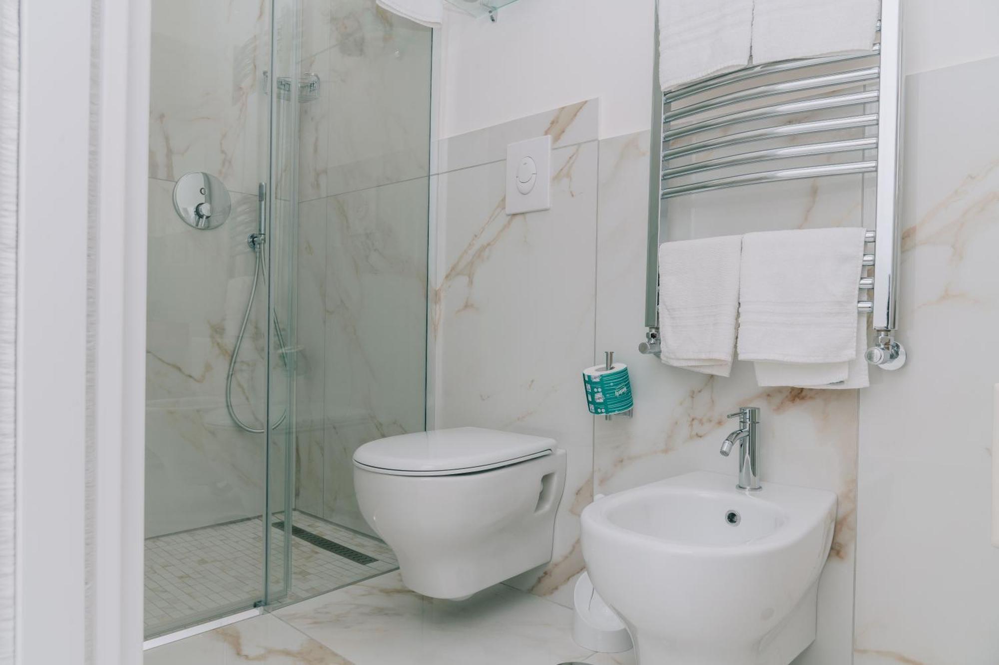 Frontemare Suite カステッランマーレ・ディ・スタービア 部屋 写真